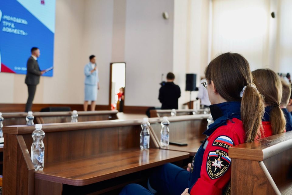 Молодёжь Луганска – это знания, доблесть и безопасность