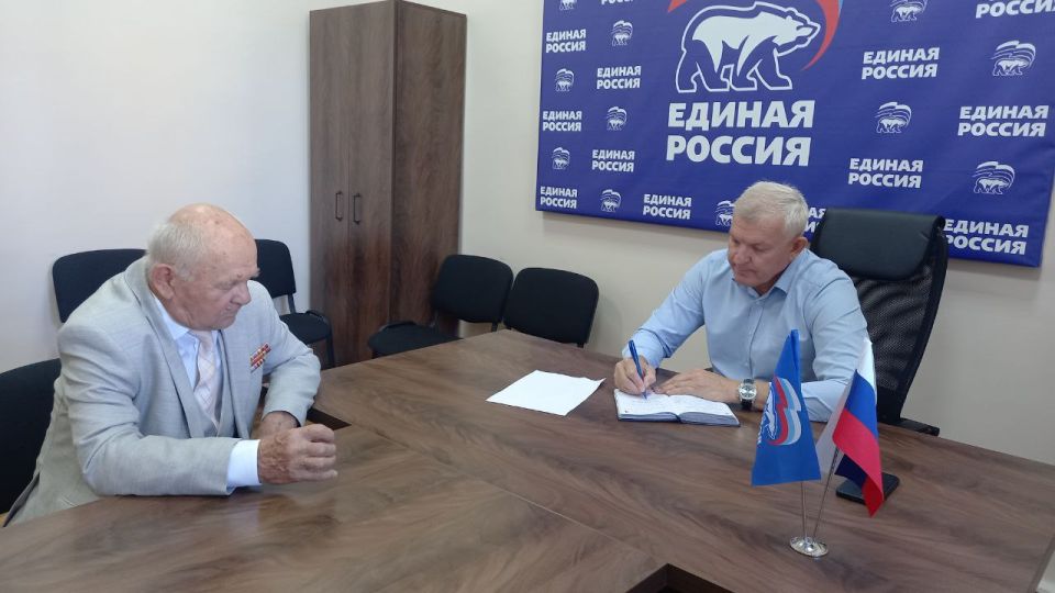 Владимир Шавлай: Сегодня в местной общественной приемной партии "Единая Россия" провел прием граждан Владимир Шавлай: Сегодня в местной общественной приемной партии "Единая Россия" провел прием граждан