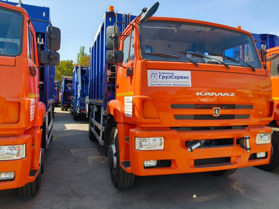 В Республику поступило 14 единиц спецтехники для обращения с твердыми коммунальными отходами В Республику поступило 14 единиц спецтехники для обращения с твердыми коммунальными отходами