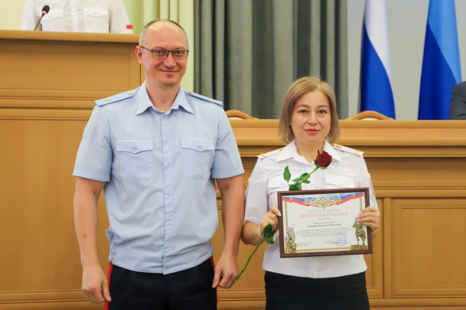 В региональном МВД наградили лучших сотрудников подразделений по вопросам миграции В региональном МВД наградили лучших сотрудников подразделений по вопросам миграции