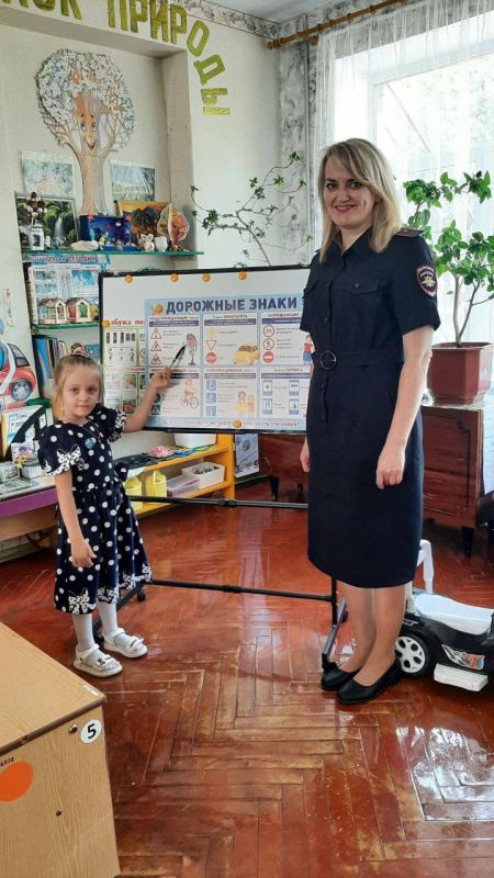 Нескучные уроки безопасности провели сотрудники ГИБДД в Алчевске Нескучные уроки безопасности провели сотрудники ГИБДД в Алчевске