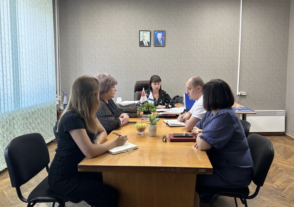 В Красном Луче прошло заседание комиссии по профилактике правонарушений