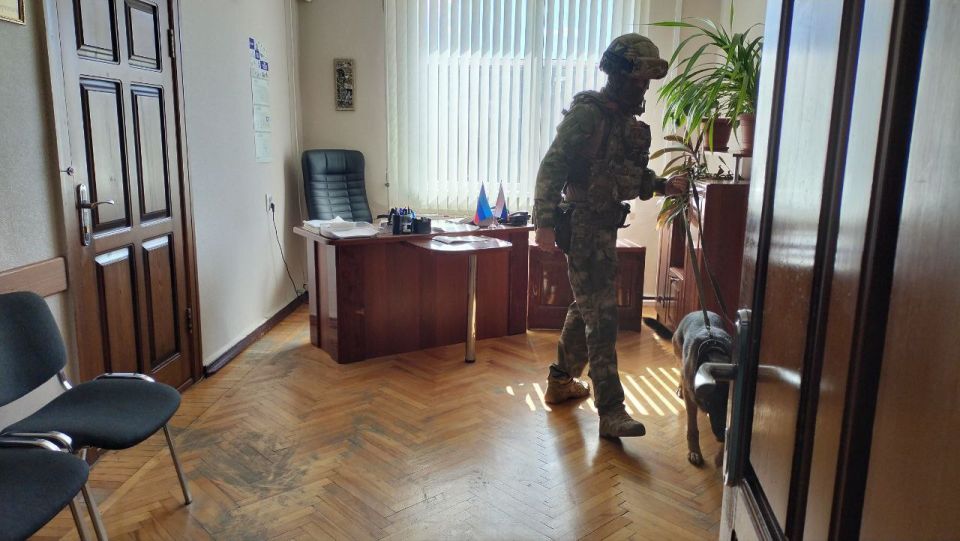 Андрей Рубанцов: Сегодня, по моему поручению, в Администрации городского округа были проведены антитеррористические учения по обнаружению подозрительного предмета с привлечением силовых структур Андрей Рубанцов: Сегодня, по моему поручению, в Администрации городского округа были проведены антитеррористические учения по обнаружению подозрительного предмета с привлечением силовых структур