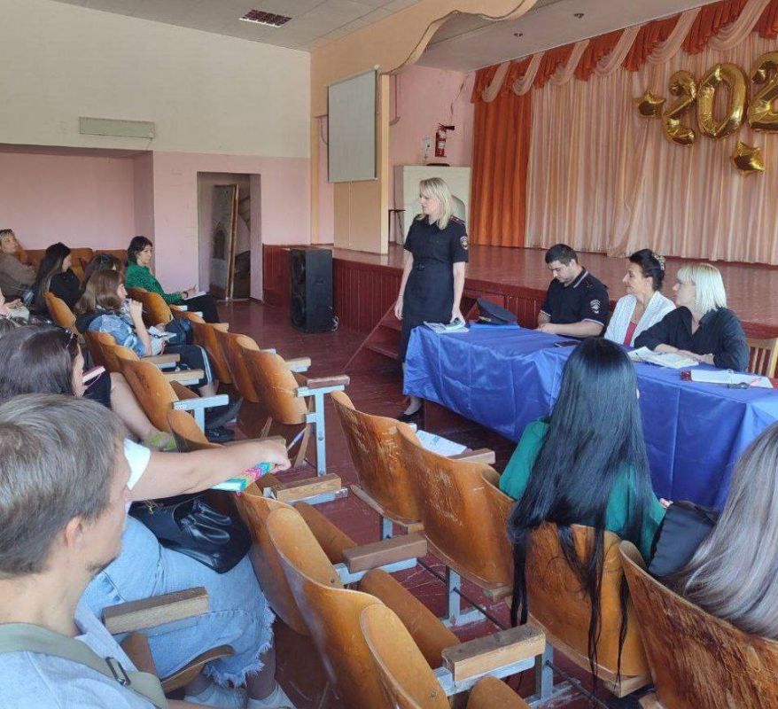 Цена опасного подарка: Алчевские полицейские просят родителей не покупать детям скутеры и мотоциклы Цена опасного подарка: Алчевские полицейские просят родителей не покупать детям скутеры и мотоциклы