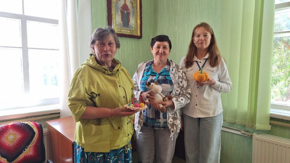 В Меловском центре общения старшего поколения прошел мастер-класс по вязанию В Меловском центре общения старшего поколения прошел мастер-класс по вязанию