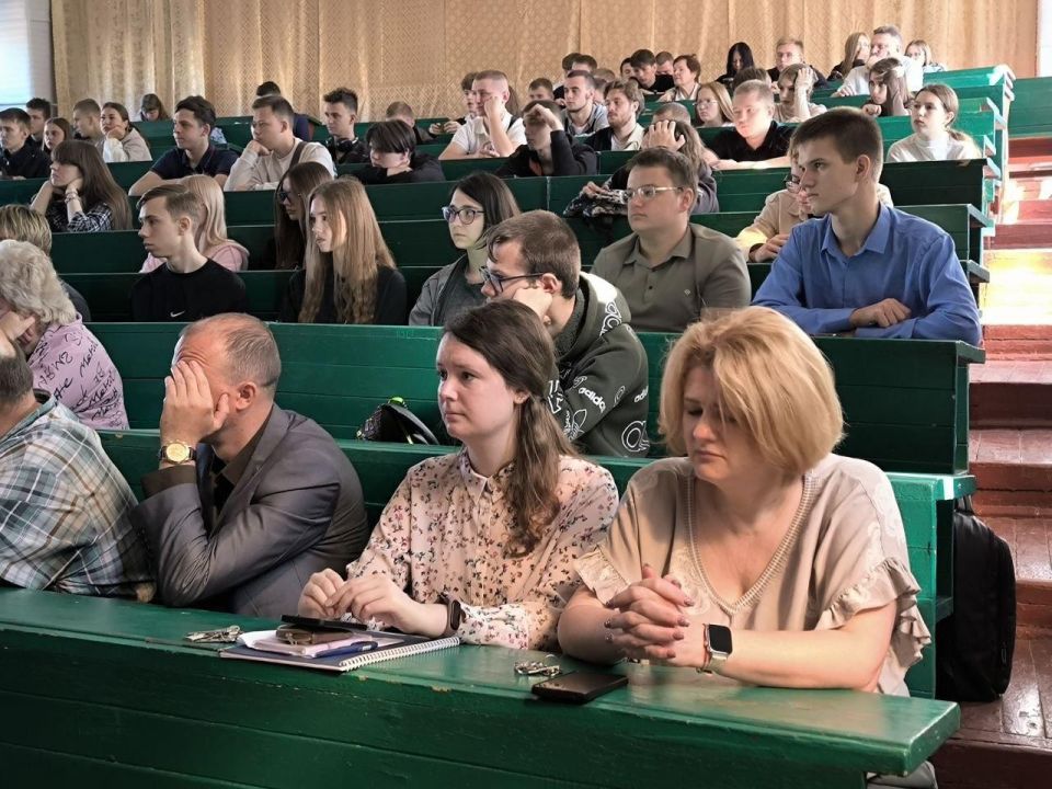 В Стахановском инженерно-педагогическом институте «ЛГУ им. В.Даля» состоялась премьера фильма «Эпоха России» В Стахановском инженерно-педагогическом институте «ЛГУ им. В.Даля» состоялась премьера фильма «Эпоха России»