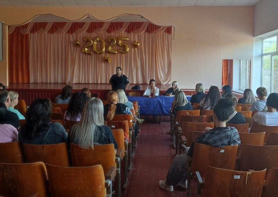 Цена опасного подарка: Алчевские полицейские просят родителей не покупать детям скутеры и мотоциклы Цена опасного подарка: Алчевские полицейские просят родителей не покупать детям скутеры и мотоциклы