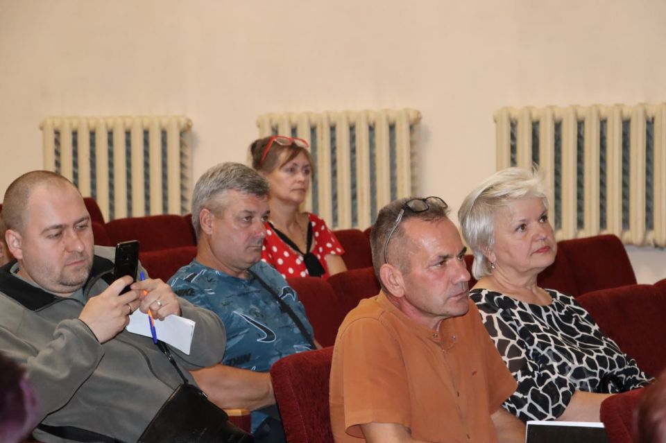 Наталия Жулинская: Открытый диалог. Вчера открыто и конструктивно общалась с жителями города Ирмино Наталия Жулинская: Открытый диалог. Вчера открыто и конструктивно общалась с жителями города Ирмино