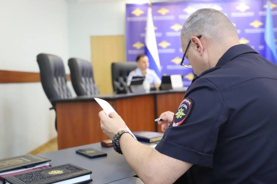 Александр Корниенко провёл рабочее совещание с участием руководителей УРЛС и представителей кадровых подразделений территориальных органов МВД по Луганской Народной Республике Александр Корниенко провёл рабочее совещание с участием руководителей УРЛС и представителей кадровых подразделений территориальных органов МВД по Луганской Народной Республике