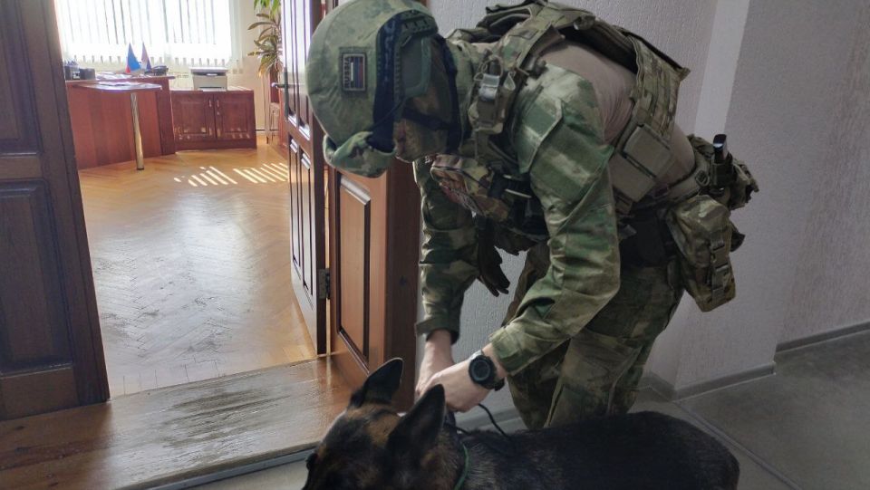 Андрей Рубанцов: Сегодня, по моему поручению, в Администрации городского округа были проведены антитеррористические учения по обнаружению подозрительного предмета с привлечением силовых структур Андрей Рубанцов: Сегодня, по моему поручению, в Администрации городского округа были проведены антитеррористические учения по обнаружению подозрительного предмета с привлечением силовых структур
