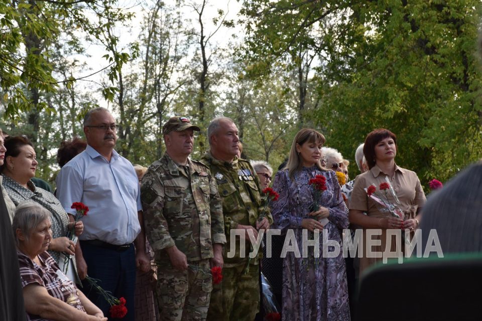В селе Орехово Антрацитовского м. о. открыли мемориал «Защитникам Донбасса – Героям России» В селе Орехово Антрацитовского м. о. открыли мемориал «Защитникам Донбасса – Героям России»