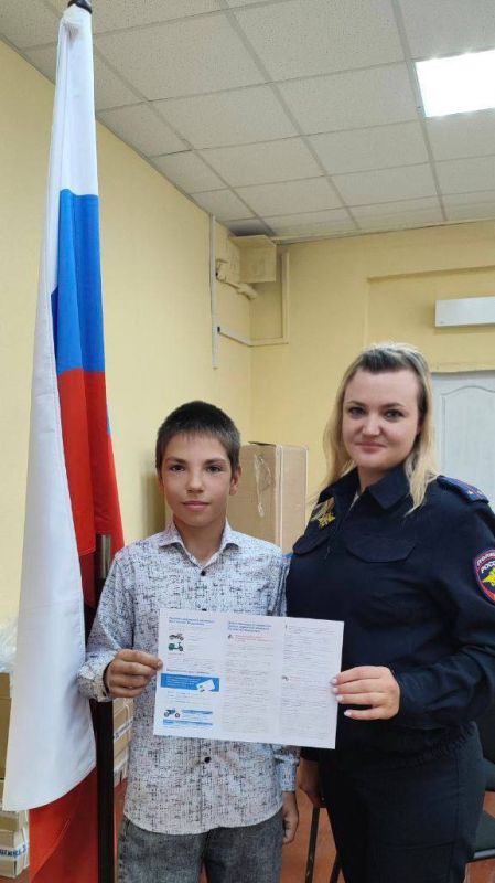 Сотрудники Госавтоинспекции совместно с сотрудниками по делам несовершеннолетних ОМВД России «Антрацитовский» провели профилактическую лекцию Сотрудники Госавтоинспекции совместно с сотрудниками по делам несовершеннолетних ОМВД России «Антрацитовский» провели профилактическую лекцию