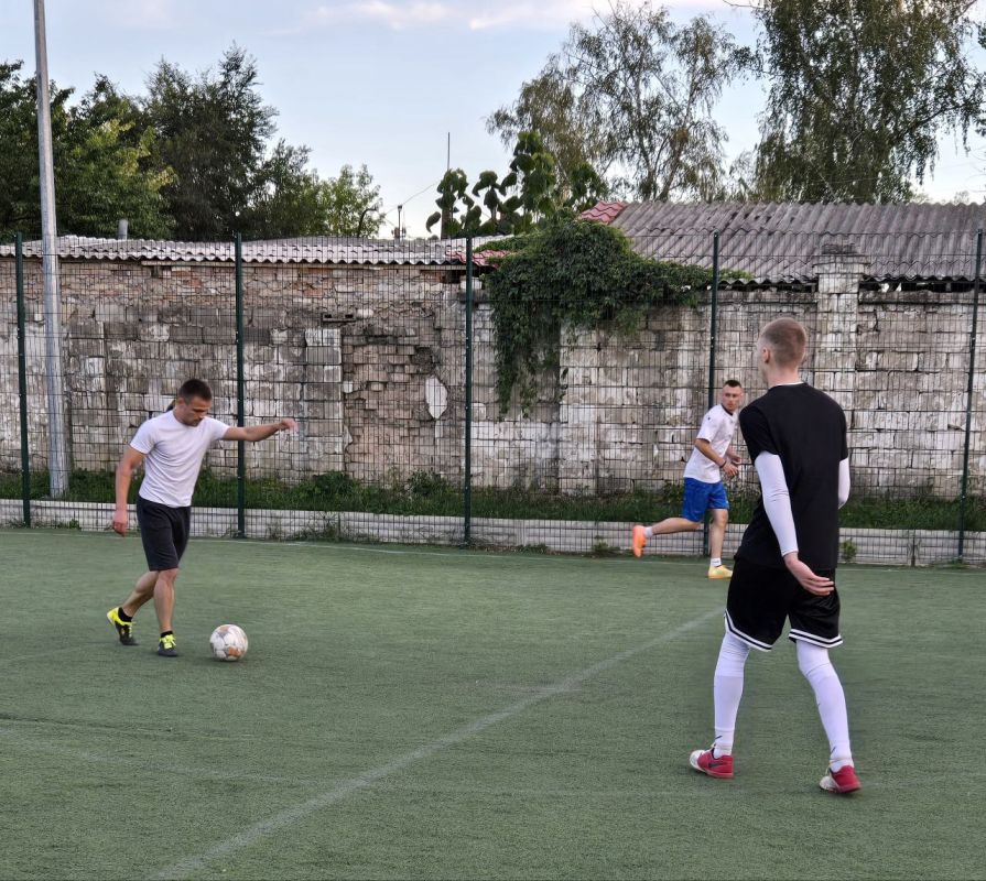 Стражи правопорядка двух ОМВД сразились в товарищеском футбольном матче Стражи правопорядка двух ОМВД сразились в товарищеском футбольном матче