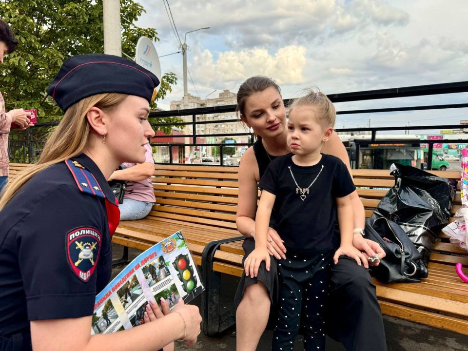В Луганске прошла акция «Безопасная дорога для пешехода» В Луганске прошла акция «Безопасная дорога для пешехода»