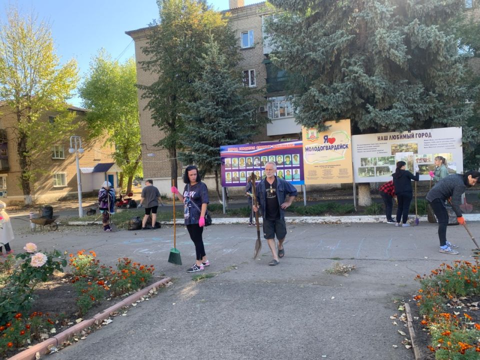 В Молодогвардейске состоялся субботник в канун празднования Дня города В Молодогвардейске состоялся субботник в канун празднования Дня города