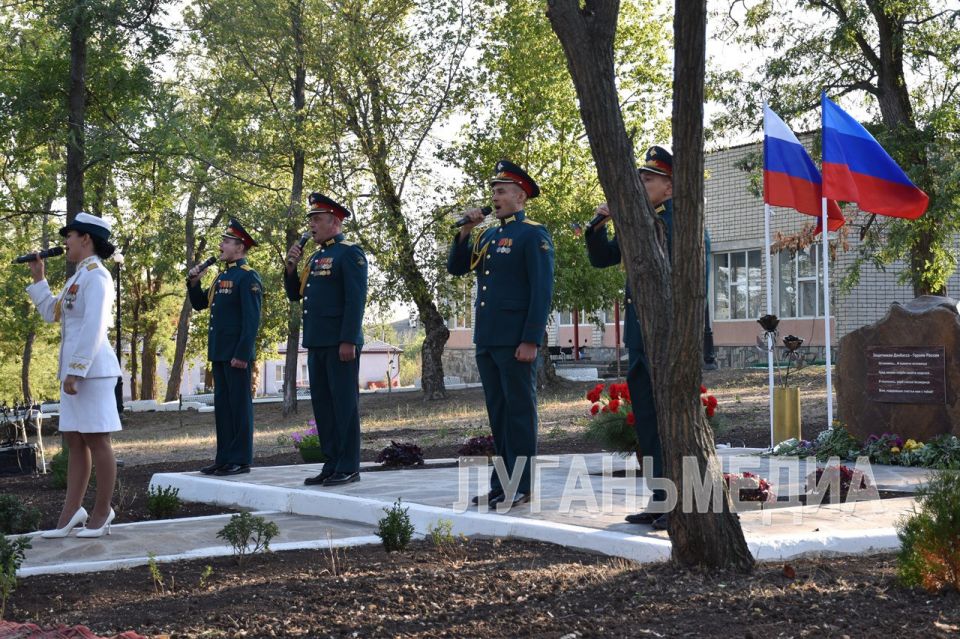В селе Орехово Антрацитовского м. о. открыли мемориал «Защитникам Донбасса – Героям России» В селе Орехово Антрацитовского м. о. открыли мемориал «Защитникам Донбасса – Героям России»