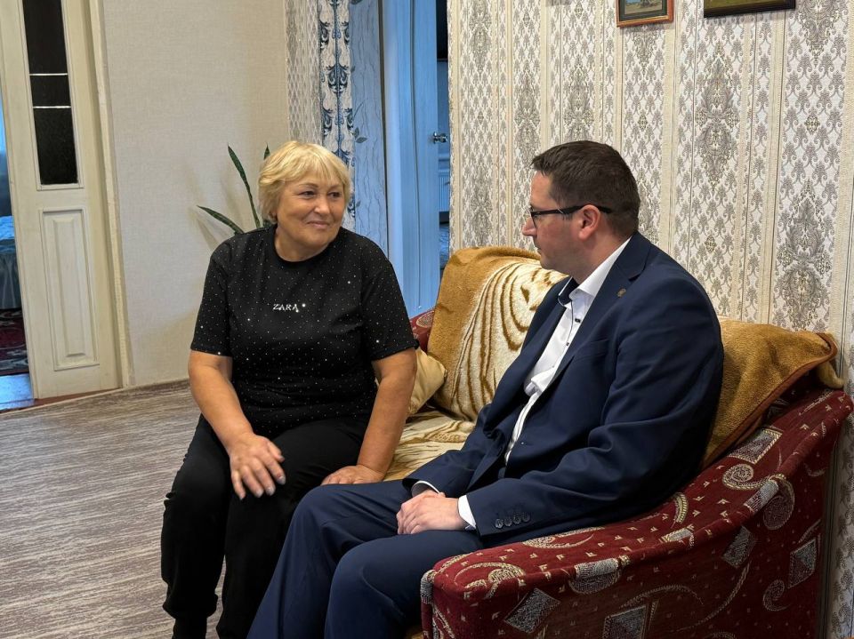 Временно исполняющий полномочия Главы Марковского муниципального округа посетил мать погибшего участника СВО - Капустина Алексея Викторовича Временно исполняющий полномочия Главы Марковского муниципального округа посетил мать погибшего участника СВО - Капустина Алексея Викторовича