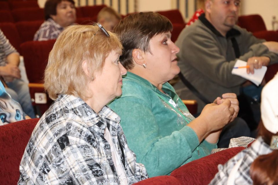 Наталия Жулинская: Открытый диалог. Вчера открыто и конструктивно общалась с жителями города Ирмино Наталия Жулинская: Открытый диалог. Вчера открыто и конструктивно общалась с жителями города Ирмино