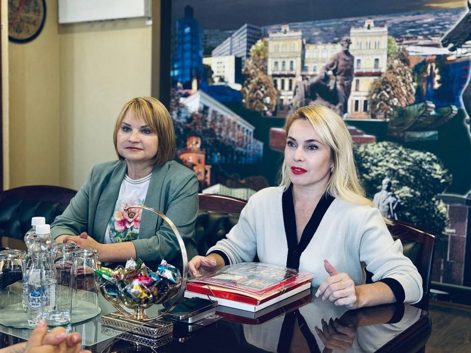 В рамках мероприятий празднования 230 - летия города над Луганью в администрации Луганска прошла рабочая встреча ВРИП Главы муниципалитета Яны Пащенко с Главой Петрозаводского городского округа Инной Колыхматовой В рамках мероприятий празднования 230 - летия города над Луганью в администрации Луганска прошла рабочая встреча ВРИП Главы муниципалитета Яны Пащенко с Главой Петрозаводского городского округа Инной Колыхматовой