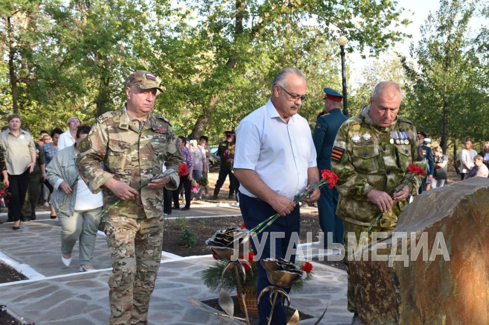 В селе Орехово Антрацитовского м. о. открыли мемориал «Защитникам Донбасса – Героям России» В селе Орехово Антрацитовского м. о. открыли мемориал «Защитникам Донбасса – Героям России»