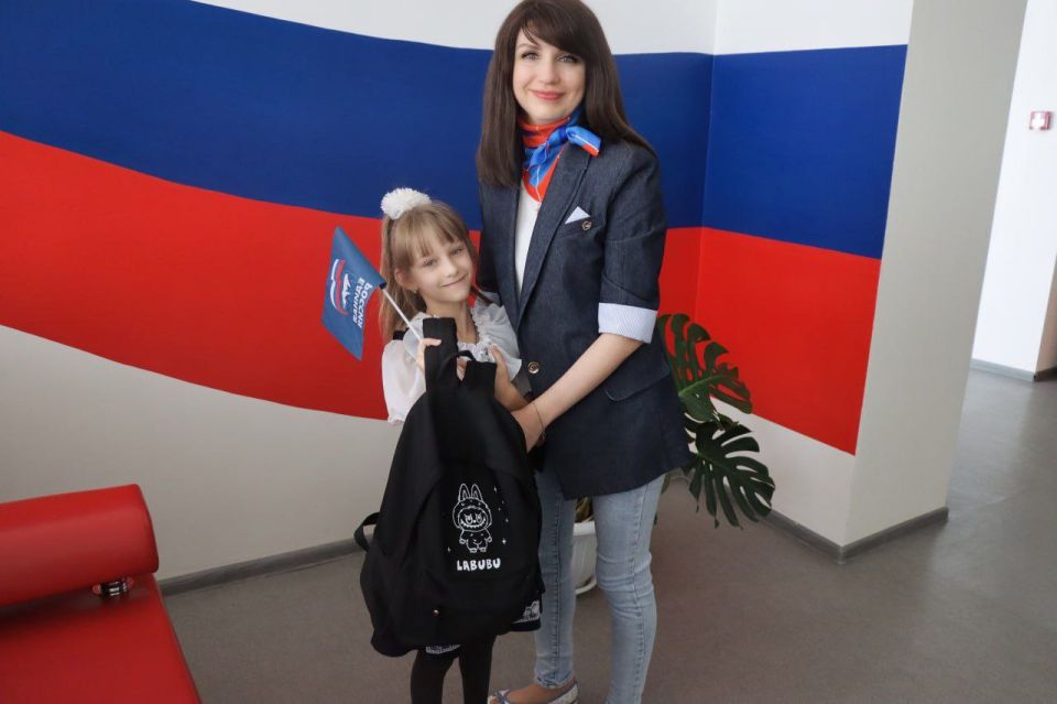 "ЕДИНАЯ РОССИЯ" продолжает помогать детям подготовиться к учебе "ЕДИНАЯ РОССИЯ" продолжает помогать детям подготовиться к учебе