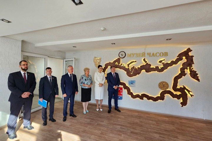 «Тик-так, тик-так»: В Луганске открыли Музей часов