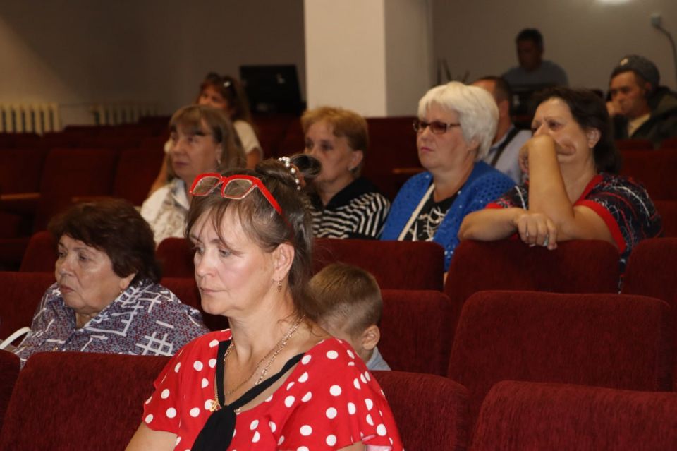 Наталия Жулинская: Открытый диалог. Вчера открыто и конструктивно общалась с жителями города Ирмино Наталия Жулинская: Открытый диалог. Вчера открыто и конструктивно общалась с жителями города Ирмино