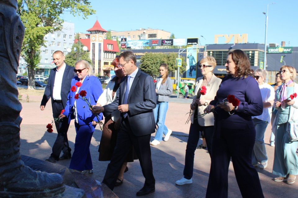 � ������ �����������, ����������� 100-����� �������� ������ ���, � ��������� ���� �������� ������ ���������� ��������� ���������� ������, � ������� ������� ������� ����������� ������������ ������������ ��������� ���������...