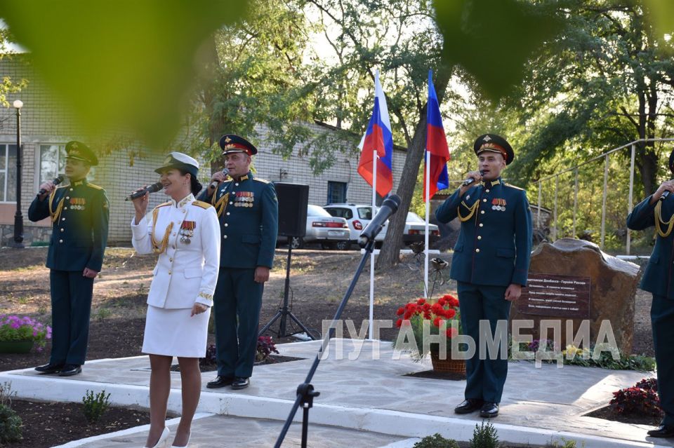 В селе Орехово Антрацитовского м. о. открыли мемориал «Защитникам Донбасса – Героям России» В селе Орехово Антрацитовского м. о. открыли мемориал «Защитникам Донбасса – Героям России»