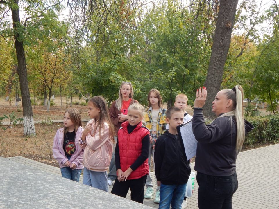 Урок патриотизма в Краснодонском парке им. "Молодой гвардии" Урок патриотизма в Краснодонском парке им. "Молодой гвардии"