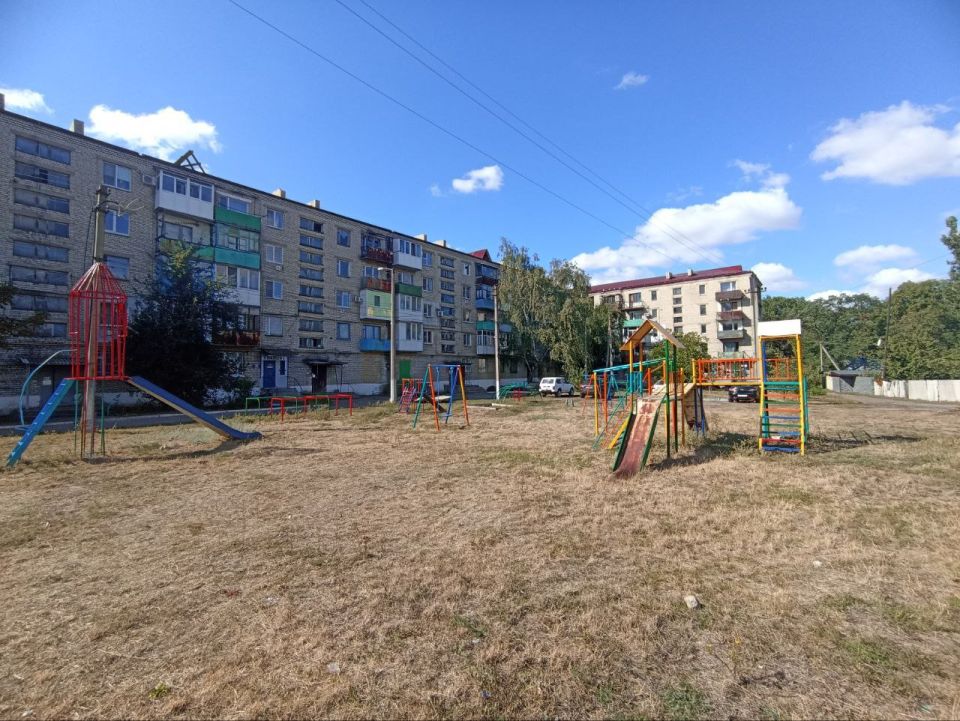 В посёлке Краснодон состоялась замечательная акция, в ходе которой инициативные жители многоквартирных домов проявили свою активность В посёлке Краснодон состоялась замечательная акция, в ходе которой инициативные жители многоквартирных домов проявили свою активность