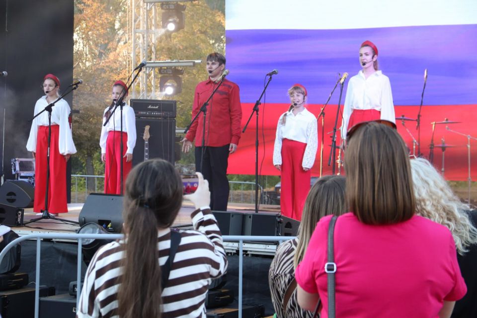 Луганские артисты представили концертную программу ко Дню города Луганские артисты представили концертную программу ко Дню города