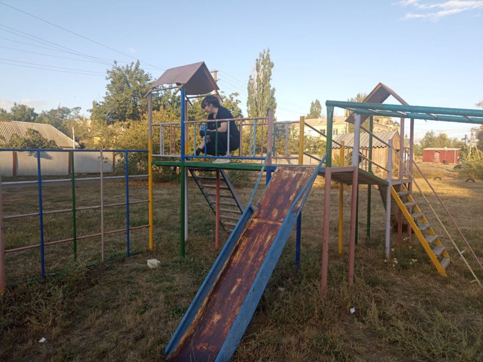В посёлке Краснодон состоялась замечательная акция, в ходе которой инициативные жители многоквартирных домов проявили свою активность В посёлке Краснодон состоялась замечательная акция, в ходе которой инициативные жители многоквартирных домов проявили свою активность