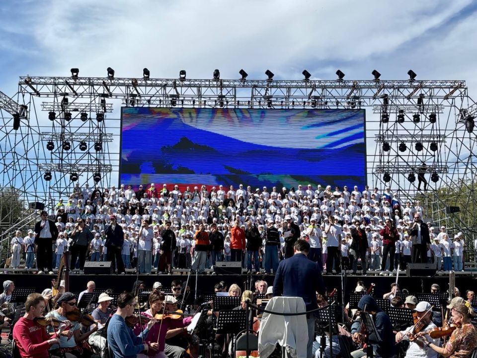 В составе детского хора России поют дети Стаханова! В составе детского хора России поют дети Стаханова!
