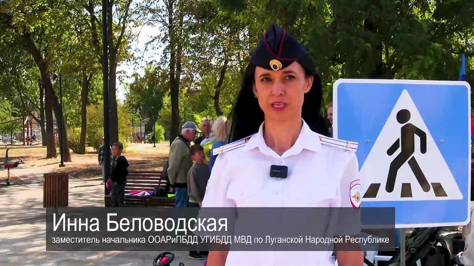 На площадках, которые в 230-ый день рождения Луганска представили сотрудники регионального Управления ГИБДД МВД, юные жители столицы республики смогли проверить свои знания в области Правил дорожного движения