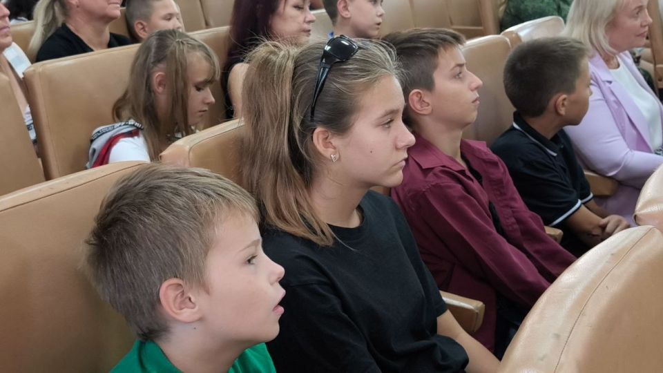 В городе Брянка состоялось долгожданное событие – после капитального ремонта внутренних помещений открылась обновленная детская школа искусств В городе Брянка состоялось долгожданное событие – после капитального ремонта внутренних помещений открылась обновленная детская школа искусств