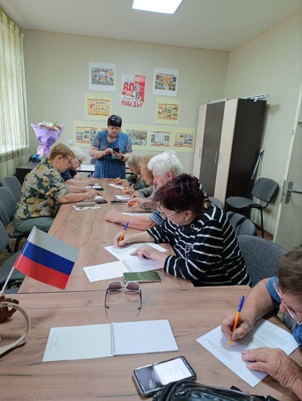 Учимся вместе: пенсионеры открывают мир компьютеров Учимся вместе: пенсионеры открывают мир компьютеров