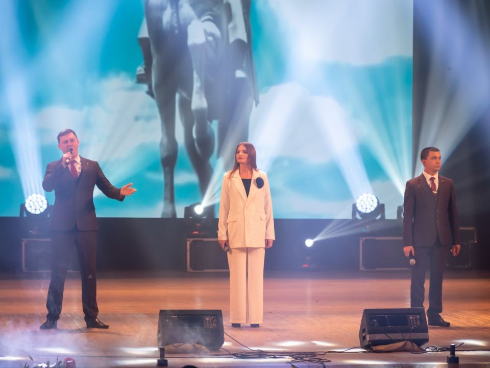 В 230-ую годовщину образования Луганска служебные заслуги двух полицейских отмечены на уровне руководства республики В 230-ую годовщину образования Луганска служебные заслуги двух полицейских отмечены на уровне руководства республики