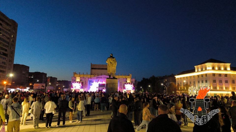 Луганчане и гости столицы празднуют День города Луганчане и гости столицы празднуют День города