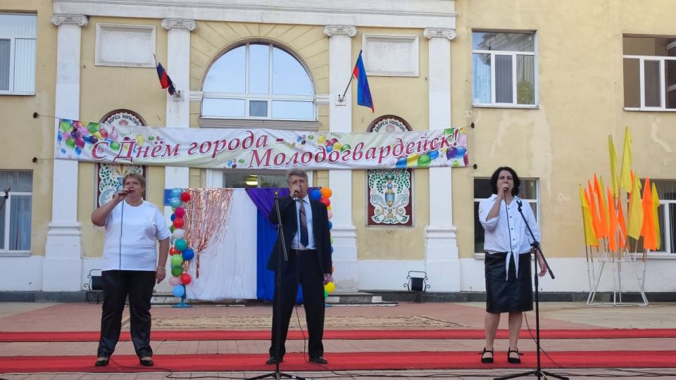 В Молодогвардейске состоялась концертная программа «С днем рождения, городок!» В Молодогвардейске состоялась концертная программа «С днем рождения, городок!»