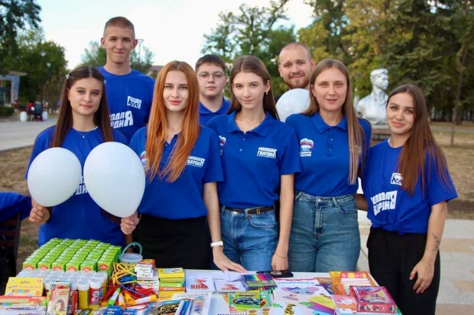 Команда Луганского отделения «Молодой Гвардии Единой России» поздравила город с Днем рождения! Луганску исполнилось 230 лет! Команда Луганского отделения «Молодой Гвардии Единой России» поздравила город с Днем рождения! Луганску исполнилось 230 лет!