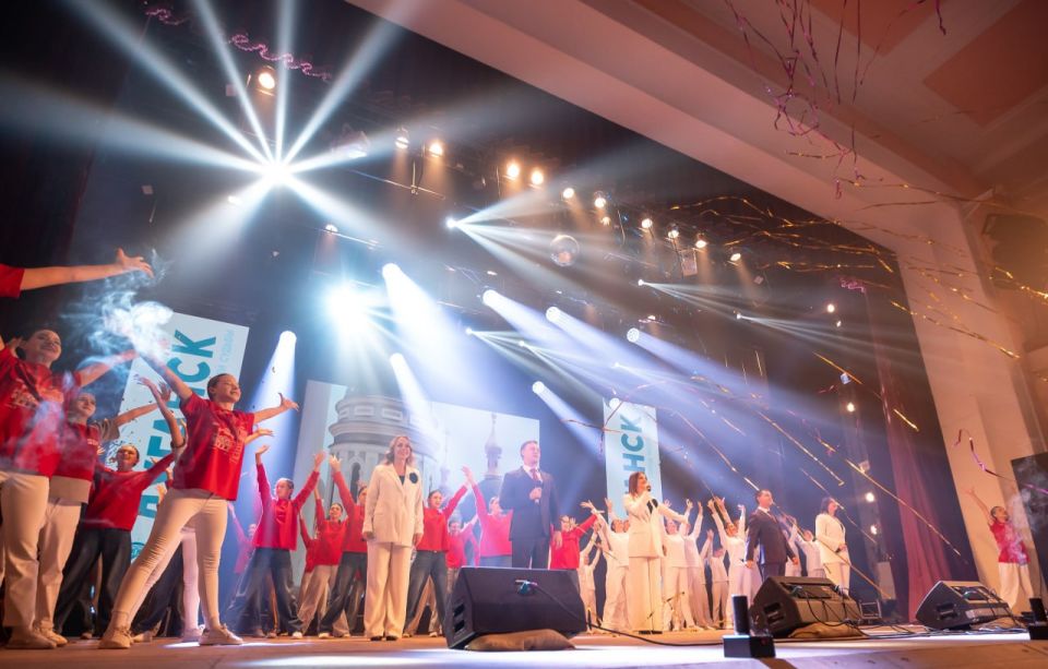 В 230-ую годовщину образования Луганска служебные заслуги двух полицейских отмечены на уровне руководства республики В 230-ую годовщину образования Луганска служебные заслуги двух полицейских отмечены на уровне руководства республики