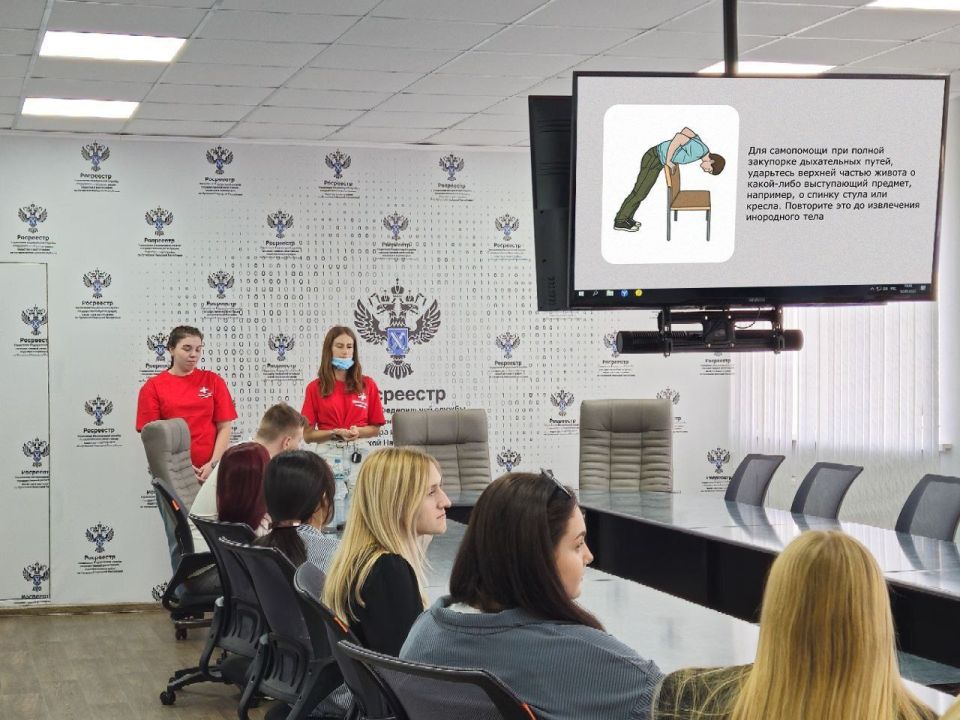 «Руки, которые умеют»: Сотрудники Росреестра ЛНР прошли обучение по оказанию первой помощи! «Руки, которые умеют»: Сотрудники Росреестра ЛНР прошли обучение по оказанию первой помощи!