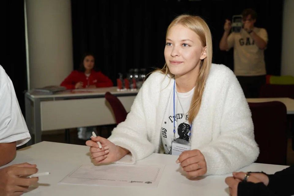 Что сегодня делали в Доме Молодежи? Что сегодня делали в Доме Молодежи?