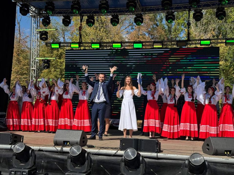 Парки города стали концертно-развлекательными площадками В субботу парк им.Молодой гвардии, парк им. Горького и детский парк Щорса принимают гостей Парки города стали концертно-развлекательными площадками В субботу парк им.Молодой гвардии, парк им. Горького и детский парк Щорса принимают гостей