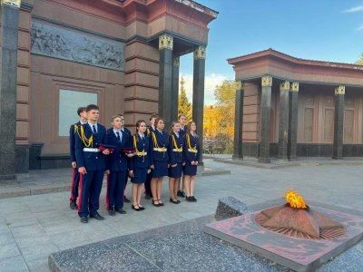 Фотомарафон "Я!МЫ!ЛУГАНСК!" и поздравления в окнах школы Фотомарафон "Я!МЫ!ЛУГАНСК!" и поздравления в окнах школы