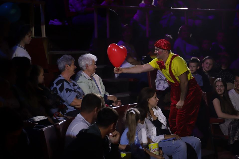 «Тропик шоу» с бегемотом Юлианой: в Луганске стартовали новый цирковой сезон «Тропик шоу» с бегемотом Юлианой: в Луганске стартовали новый цирковой сезон