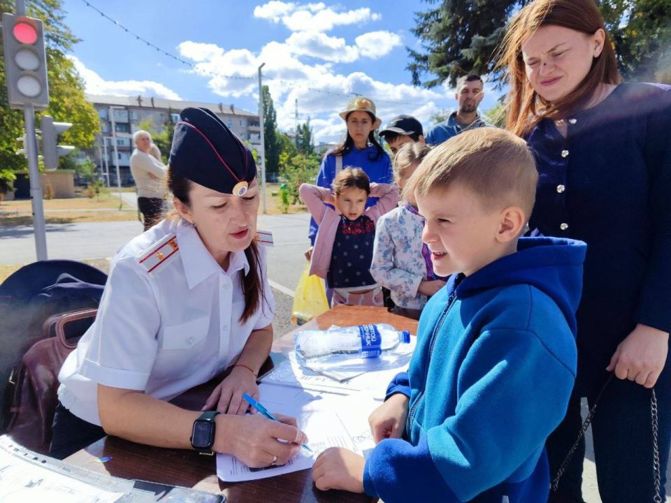Сотрудники Госавтоинспекции по ЛНР провели мероприятие в рамках празднования Дня города Луганска Сотрудники Госавтоинспекции по ЛНР провели мероприятие в рамках празднования Дня города Луганска