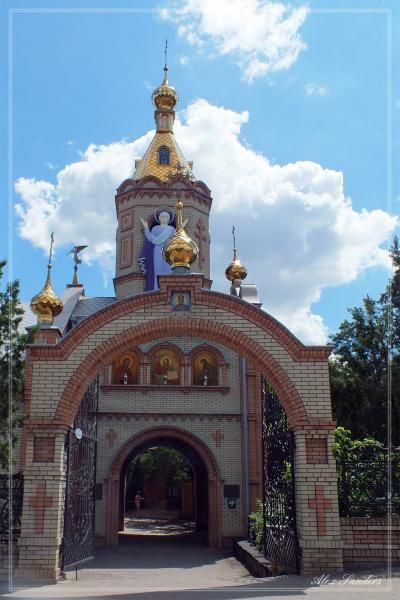 В Николо-Преображенском архиерейском соборе города Луганска, в день празднования 75-летия завершения строительства храма, прошла торжественная Литургия В Николо-Преображенском архиерейском соборе города Луганска, в день празднования 75-летия завершения строительства храма, прошла торжественная Литургия