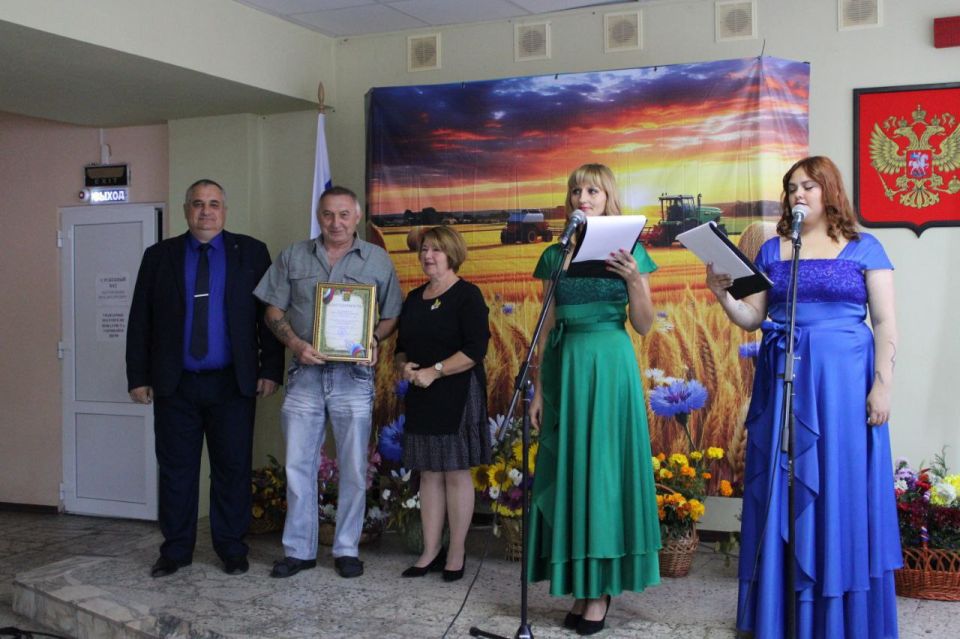 В рамках празднования 275-летнего юбилея поселка Троицкое и в Год защитника Отечества особые слова благодарности прозвучали в адрес тех, кто проявил активную жизненную позицию и вкладывает свои силы в общественную... В рамках празднования 275-летнего юбилея поселка Троицкое и в Год защитника Отечества особые слова благодарности прозвучали в адрес тех, кто проявил активную жизненную позицию и вкладывает свои силы в общественную...